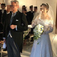 新婦と新婦の父が入場です。