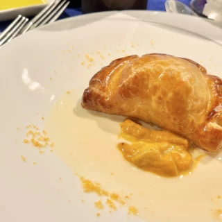 魚料理はパイ包み
ソースもウニも最高に美味しかった！