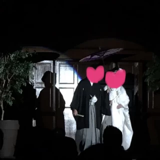 和装で登場しました