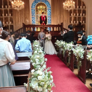 祭壇とバージンロード
