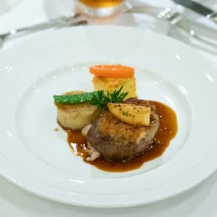 メイン肉料理