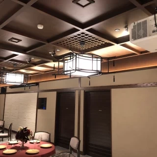 大理石の床の会場