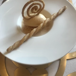 りんごソース付きのアイス。また食べたいと思った。