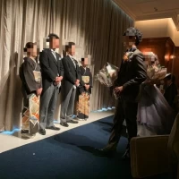 退場前
