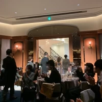退場