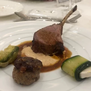 メインのお肉料理は冷めてもおいしかったです