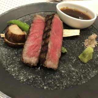 お肉は柔らかくて美味しいです