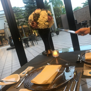 試食の際テーブルに花を飾ってくださいました。|589057さんのスタイリッシュウェディング ヴィーナスコート長野の写真(1259237)