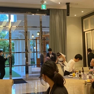 窓が開く開放感があります