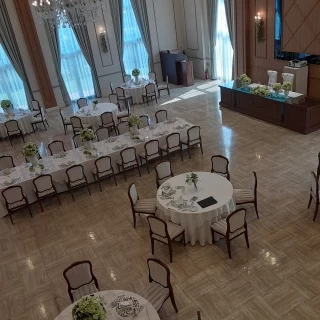 天井が高い披露宴会場