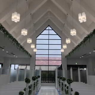 白基調チャペルステージからの景色