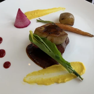 試食した肉料理