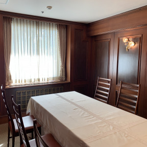 控え室、人数によっては宴会場として使えるそうです。|589458さんの山の上ホテル  -HILLTOP HOTEL-（ウエディング取扱終了）の写真(1288001)