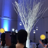 テーブルによって装花が異なりおしゃれ