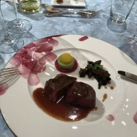 お皿と合わせて彩り鮮やか