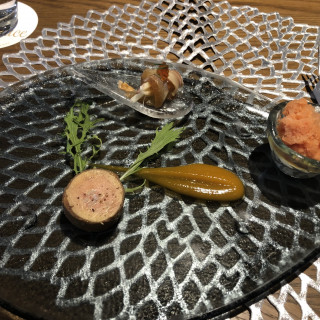 有名ミシュランの創作料理。前菜3種。