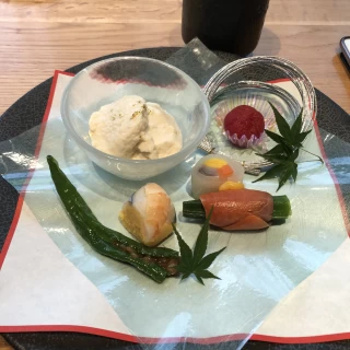 前菜。こだわり豆腐など。