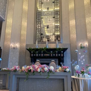 綺麗な装花で高砂を演出してもらいました。