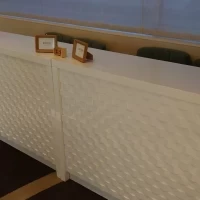 披露宴会場の机です。いろいろ飾れます。