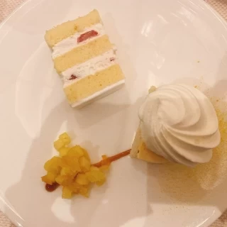 ウエディングケーキです。量もちょうど良かったです。