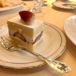 ウェディングケーキです。大きさが十分あり見栄えしました。