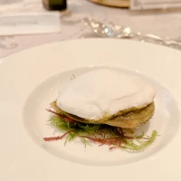 お魚の塩釜焼きです。