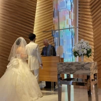 明るい雰囲気のチャペル