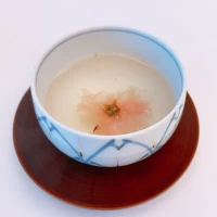 親族控室で出していただいた桜茶。