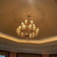 披露宴会場の天井周辺の写真です。