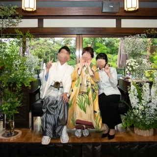 お庭が映える会場です。