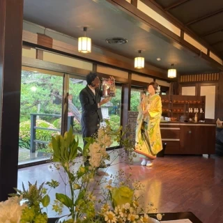 お色直し退場をしました。広い会場です。