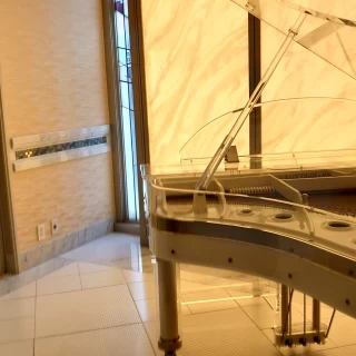 クリスタルピアノがありました。