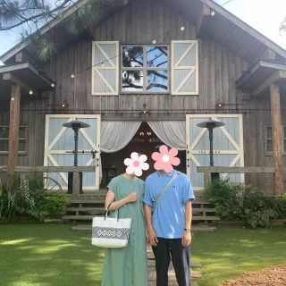 挙式会場前のガーデン