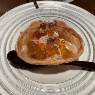 蟹の甲羅をお皿にしたお料理でとても美味しかったです。