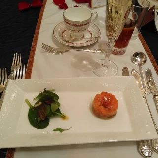 前菜のサーモンが美味しかったです。