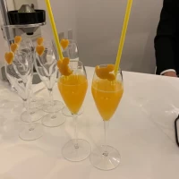 運が良いと可愛い形のオレンジがついてくるそうです。