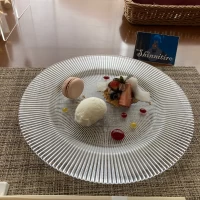 デザートも鮮やかで美味しかった。