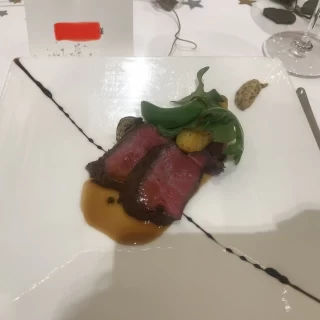 メインディッシュの牛肉です。ソースとの相性が良かったです。