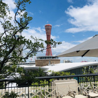ホテルからは神戸ポートタワーが見えます