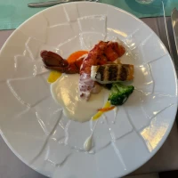 オマール海老と真鯛のポワレ 
ソースヴァンブラン
