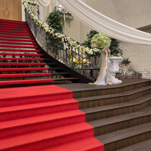 披露宴会場を出るとすぐにある階段|590710さんのベルヴィ武蔵野の写真(1243166)