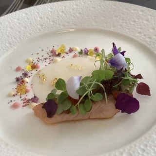 お魚のお料理のサーモン