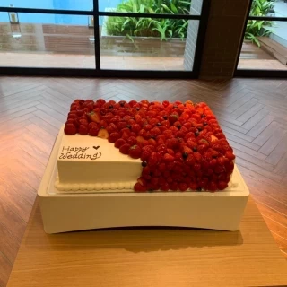 プランナーさんと相談しながらケーキを決めました。