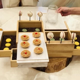 薔薇の香りの液体窒素をかけると煙が出てくる