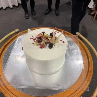 ウェディングケーキの写真です。
