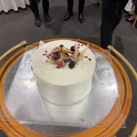 ウェディングケーキの写真です。