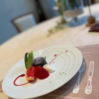 ガトーショコラの中にイチジクが入っていて大人な味美味しかった
