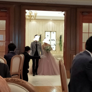 木目やレンガ調の温もりある会場です。