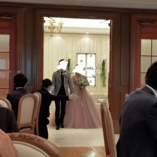 木目やレンガ調の温もりある会場です。