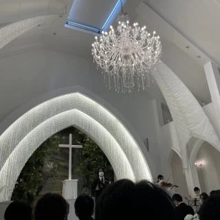 真っ白で華やかな式場でした！